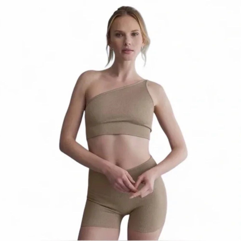 ALO Yoga Ribbed Shimmering Set - Picture 4 of 4
